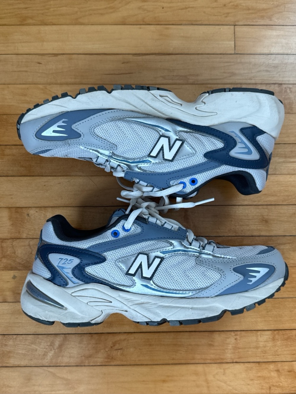 New Balance 725